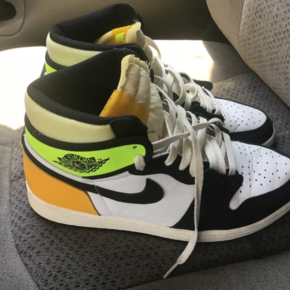Jordan 1 Retro High OG Volt